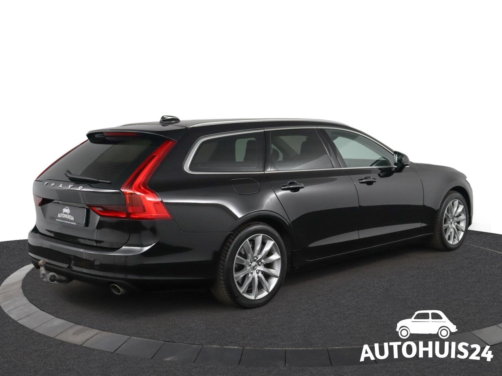Volvo V90 2.0 T4 Momentum KEYLESS|TREKHAAK|PILOT|LED|LEDER, Auto's, 93 €/maand, Autotrust, Automatische klimaatregeling, 750 kg