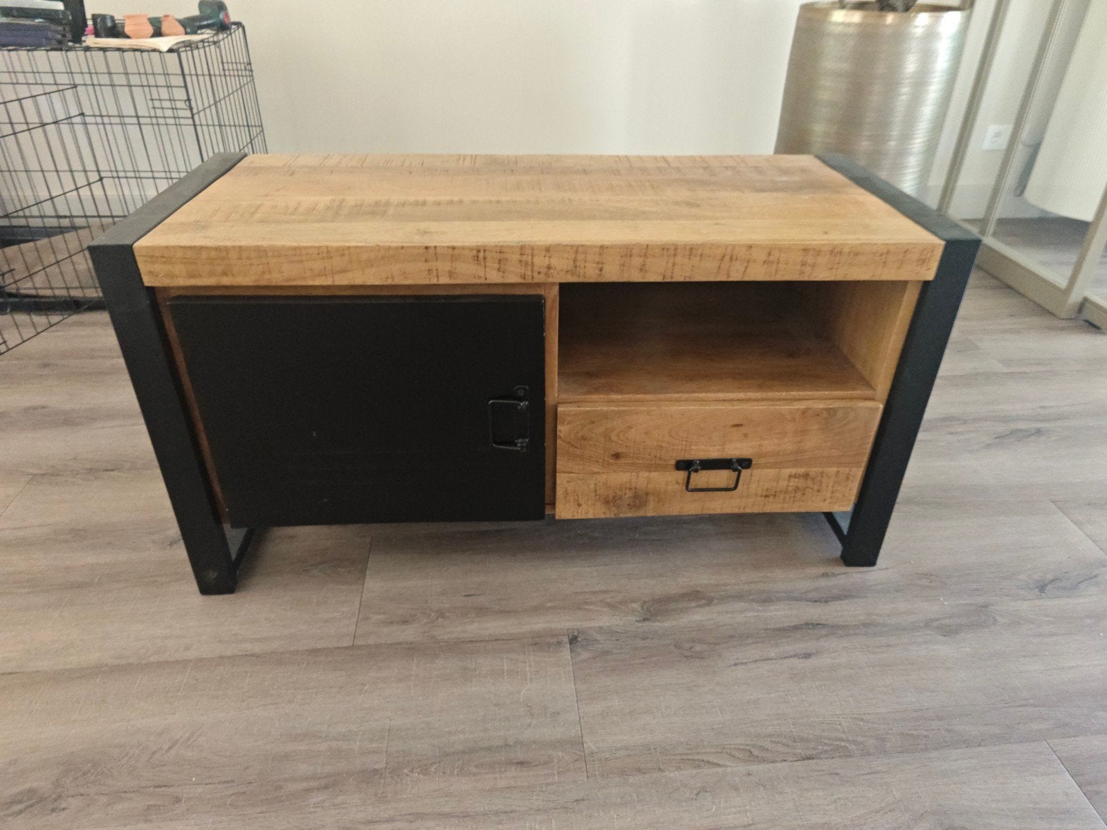Industriële TV-meubel/dressoir van mangohout en metaal, Overige houtsoorten, 100 tot 150 cm, Ophalen of Verzenden, Zo goed als nieuw