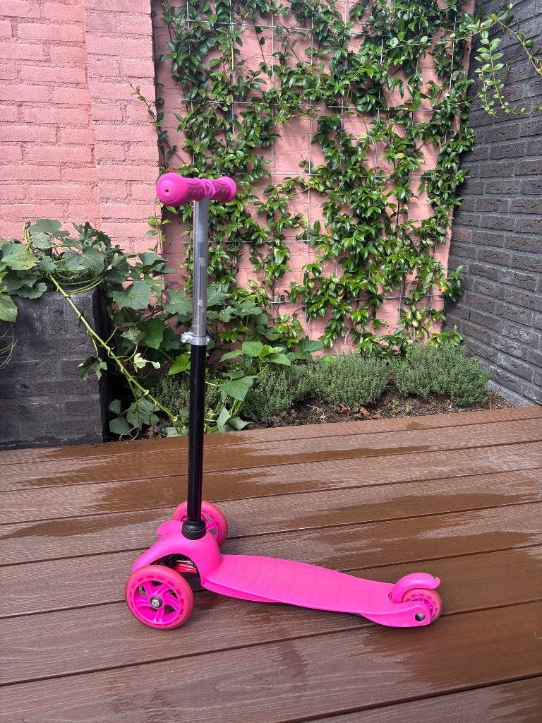 Roze step 3 wielen (joystick), Ophalen, Gebruikt, Gewone step, Onbekend