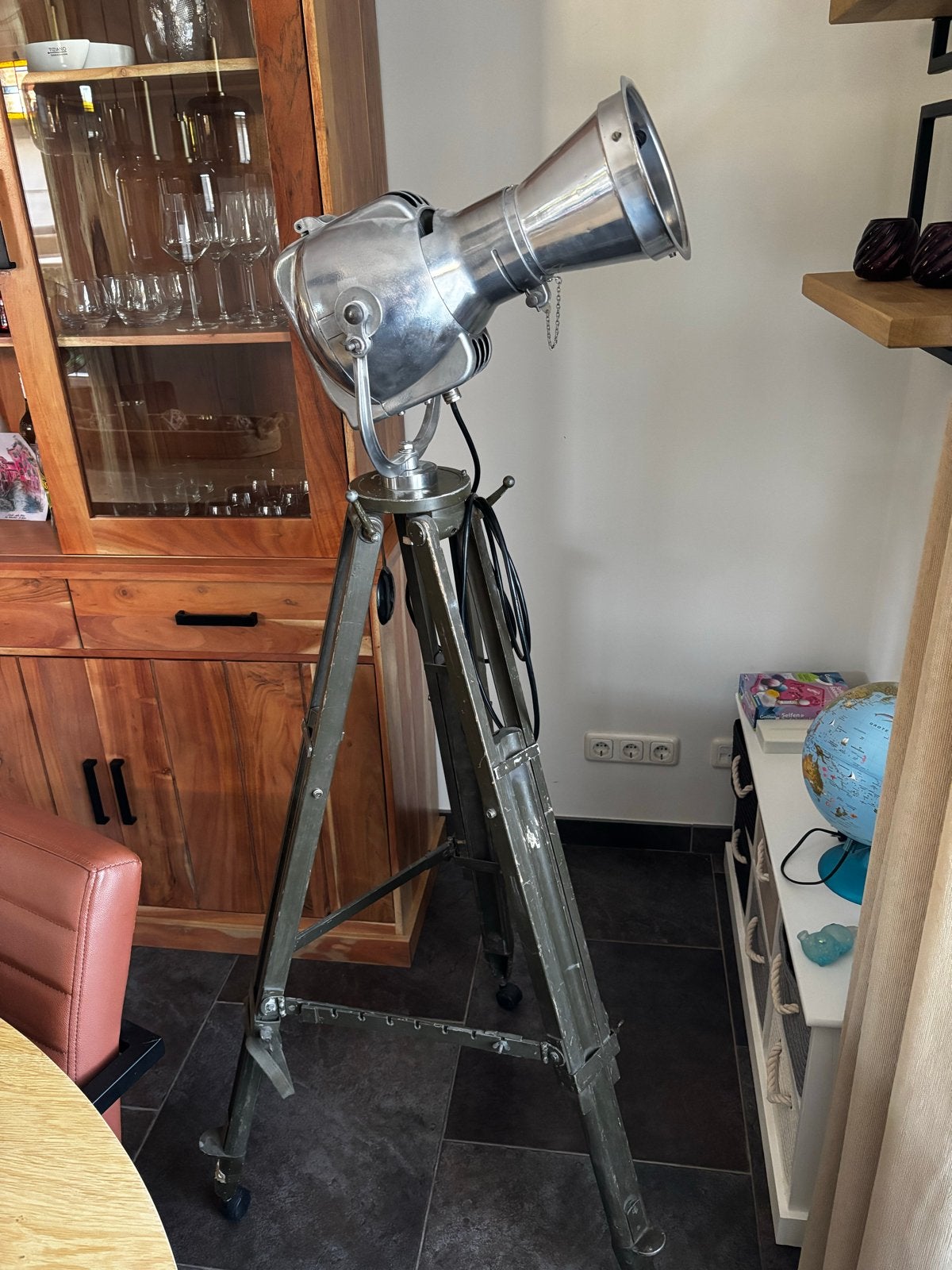 Vintage Theaterspot Strand Electric op houten statief, Ophalen