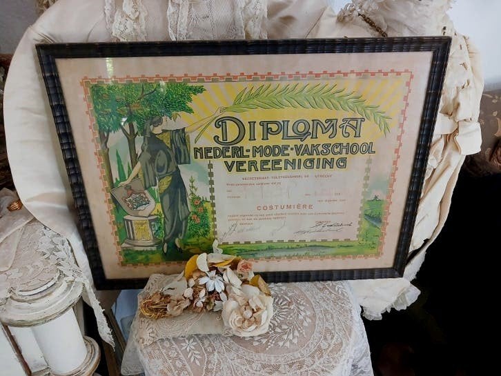 antiek Art Deco diploma....costumiere..., Antiek en Kunst, Verzenden