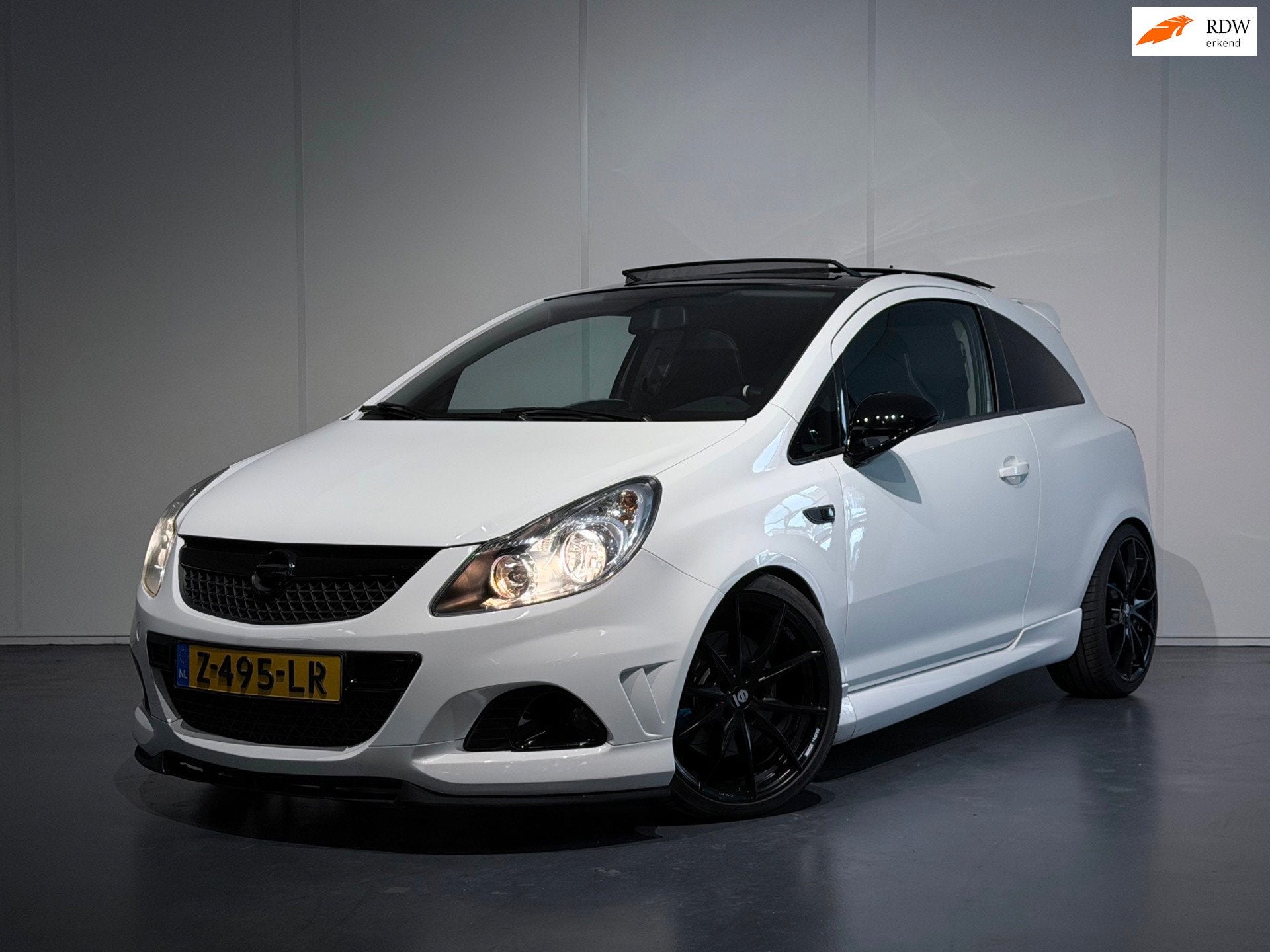 Opel Corsa 1.6-16V T OPC /Clima/Cruise/Recaro/Leer/PANO/NAVI, Gebruikt, Zwart, Wit, Leder