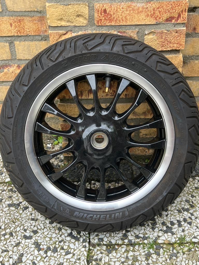 Splinternieuwe 12 inch velg met 140mm trommel, Fietsen en Brommers, Brommeronderdelen | Scooters, Ophalen of Verzenden, Nieuw