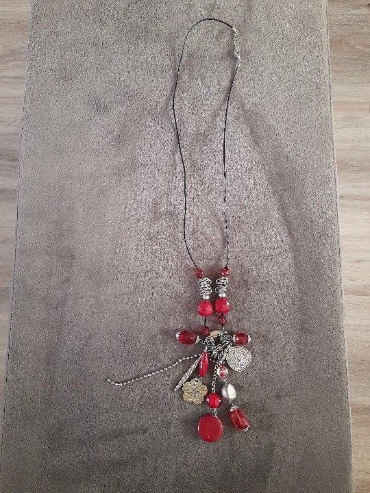 Zilverkleurige ketting met hartjes en kralen, Overige materialen, Ophalen of Verzenden, Zilver, Gebruikt