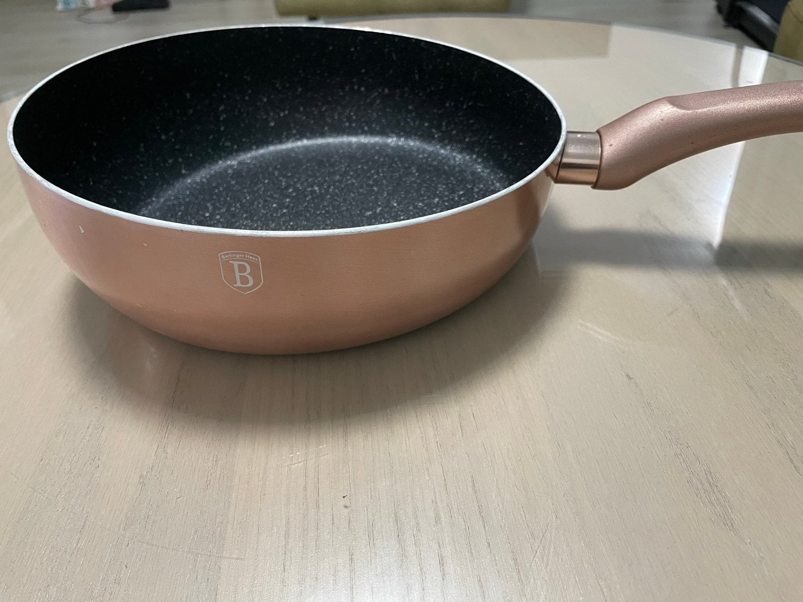 Berlinger Haus Koekenpan Roségoud met Antiaanbaklaag, Huis en Inrichting, Keuken | Potten en Pannen, Koekenpan, Antiaanbaklaag