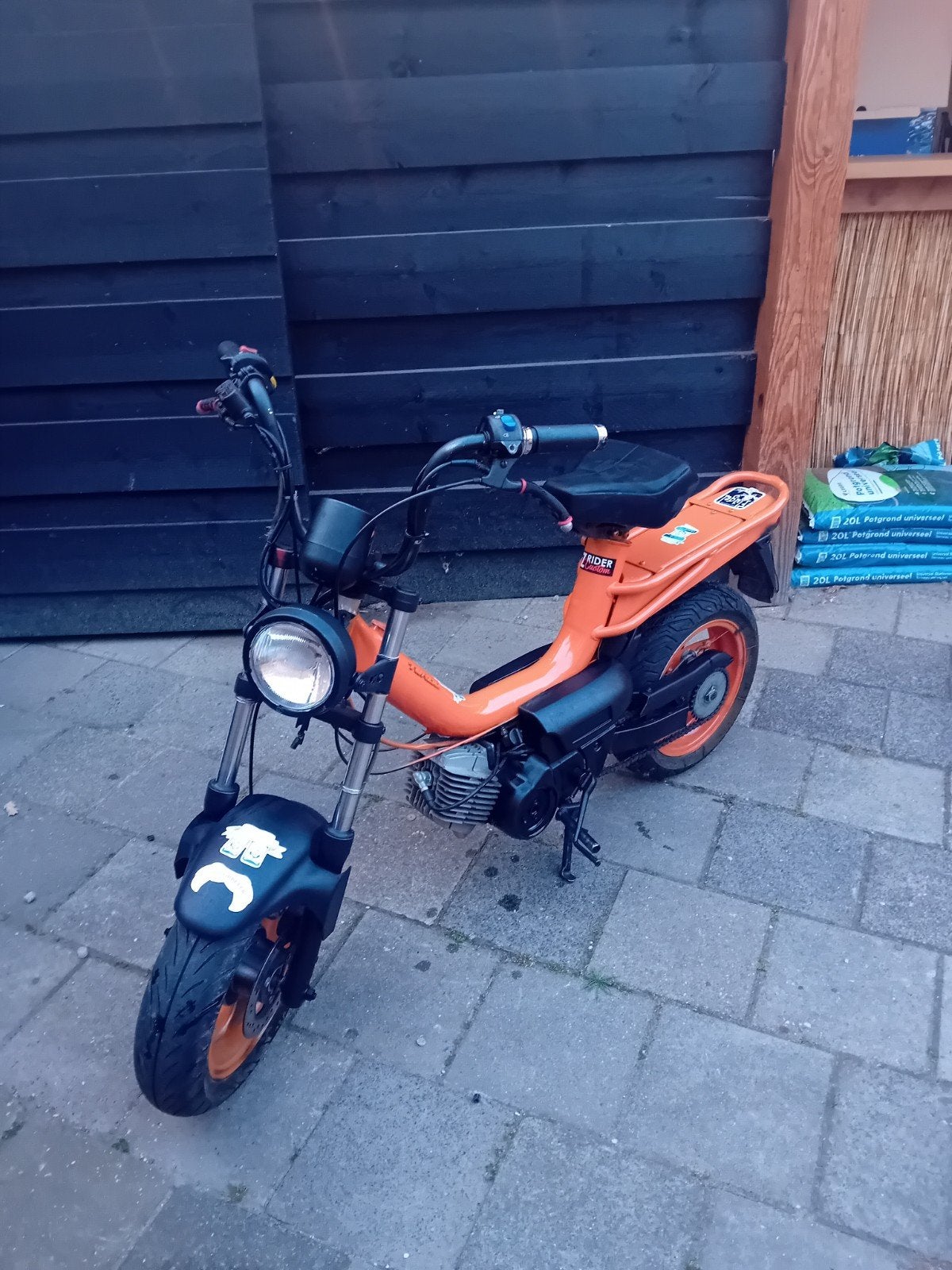 Een mooie tomos, Ophalen