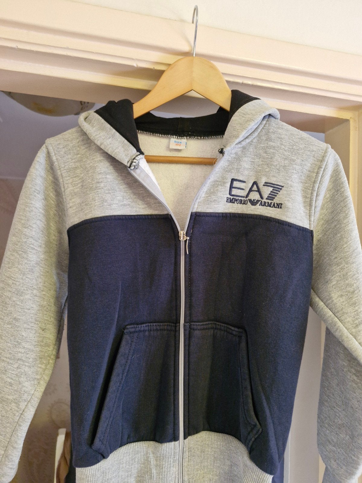 EA7 Emporio Armani pak, Hoodie en broek - Grijs/Donkerblauw, Kinderen en Baby's, Kinderkleding | Maat 152, EA7 Emporio Armani
