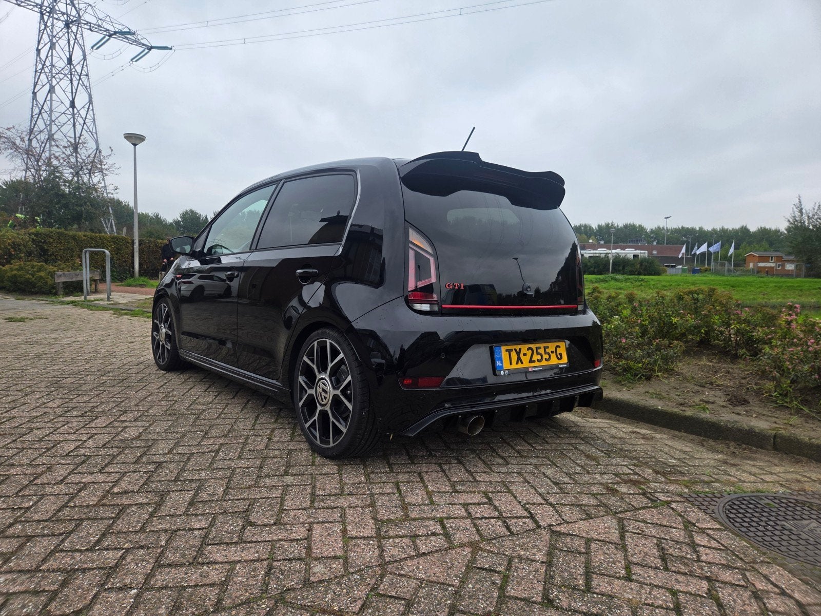 Volkswagen up! 1.0 TSI 115PK 5D 2018 Zwart, Auto's, Voorwielaandrijving, 970 kg, 40 €/maand, Up!