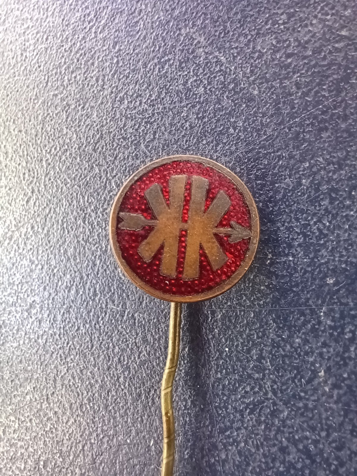 Emaille speldje Kreidler (brommer) 2, Ophalen of Verzenden, Gebruikt, Overige onderwerpen, Speldje of Pin
