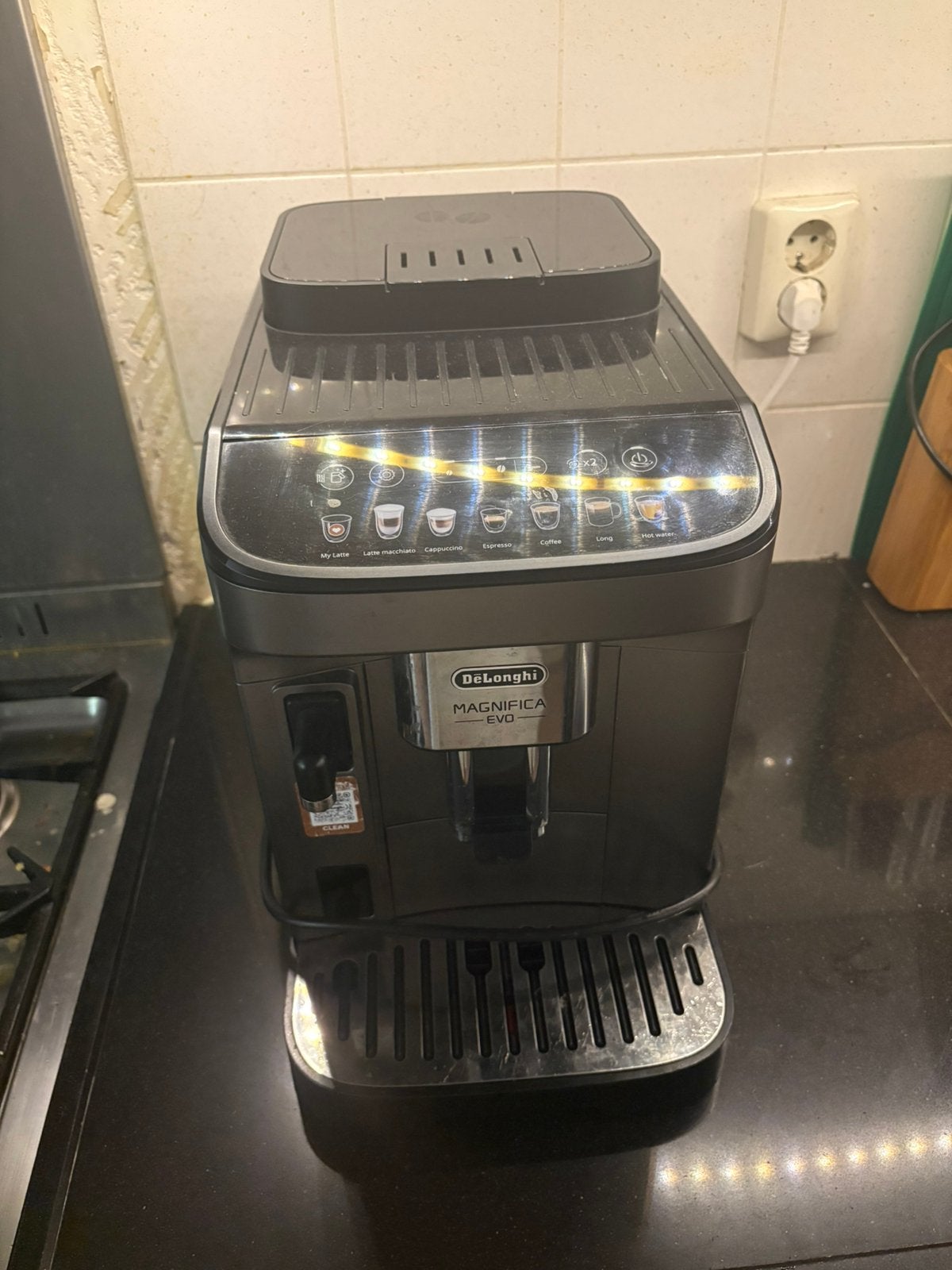 Delonghi magnifica evo - defect / incompleet, Ophalen, Niet werkend, Koffiemachine, Koffiebonen