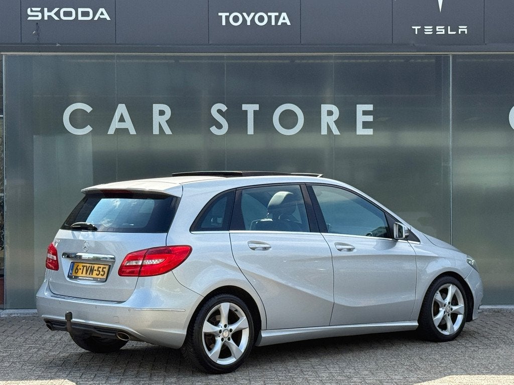 Mercedes-Benz B-klasse 180 Ambition Pano|Navi|PDC|Trekhaak, Auto's, Mercedes-Benz, 1325 kg, Gebruikt, 4 cilinders, Leder en Stof