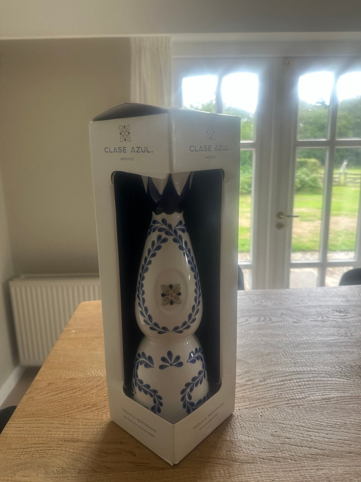 Decoratieve fles Clase Azul Tequila Reposado, Met patroon/structuur, Wit, Ophalen of Verzenden, Zo goed als nieuw