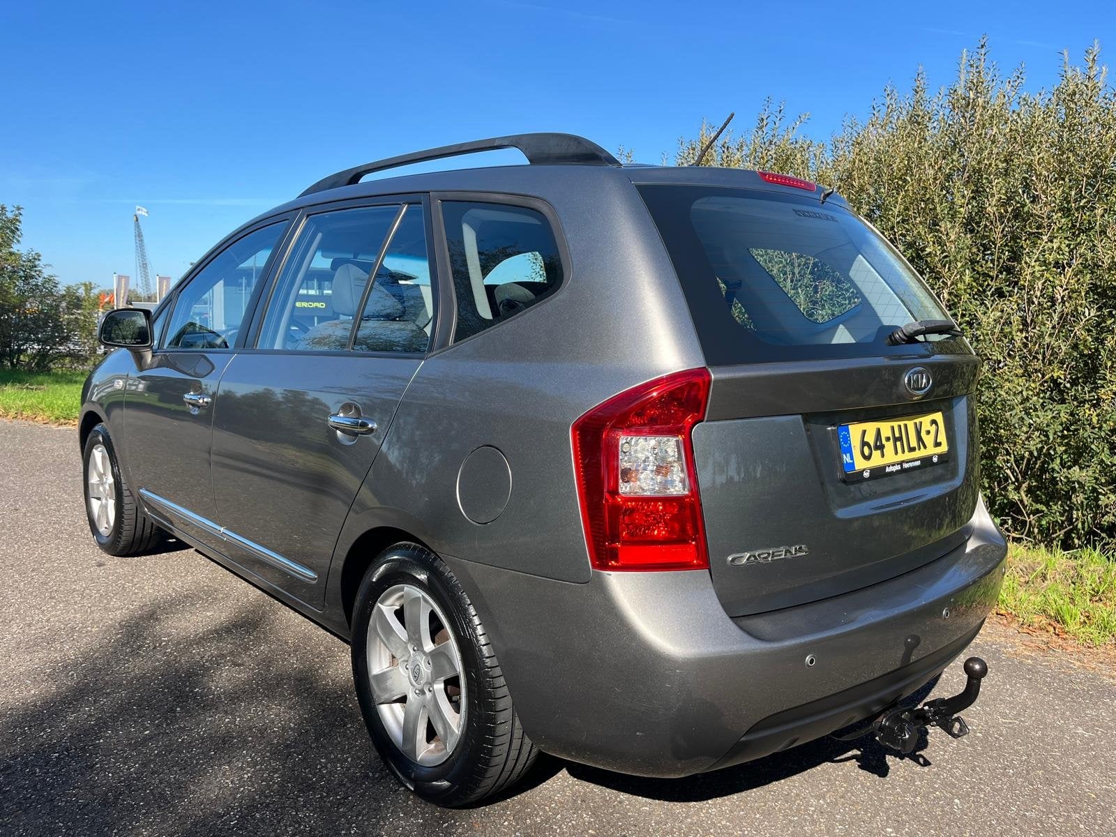 Kia Carens 2.0 | Clima | Cruise | Parkeersens. | Trekhaak, Auto's, Voorwielaandrijving, Gebruikt, 4 cilinders, 700 kg