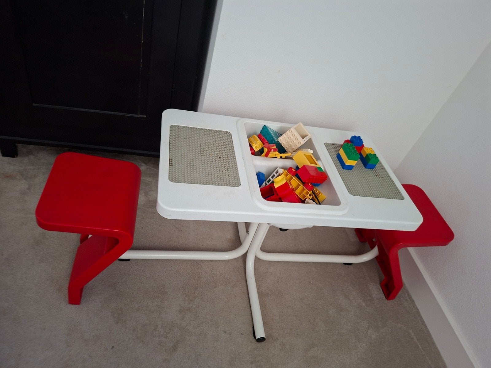 legotafel duplotafel 2 zits met heel veel duplo helikopter, Ophalen of Verzenden, Zo goed als nieuw