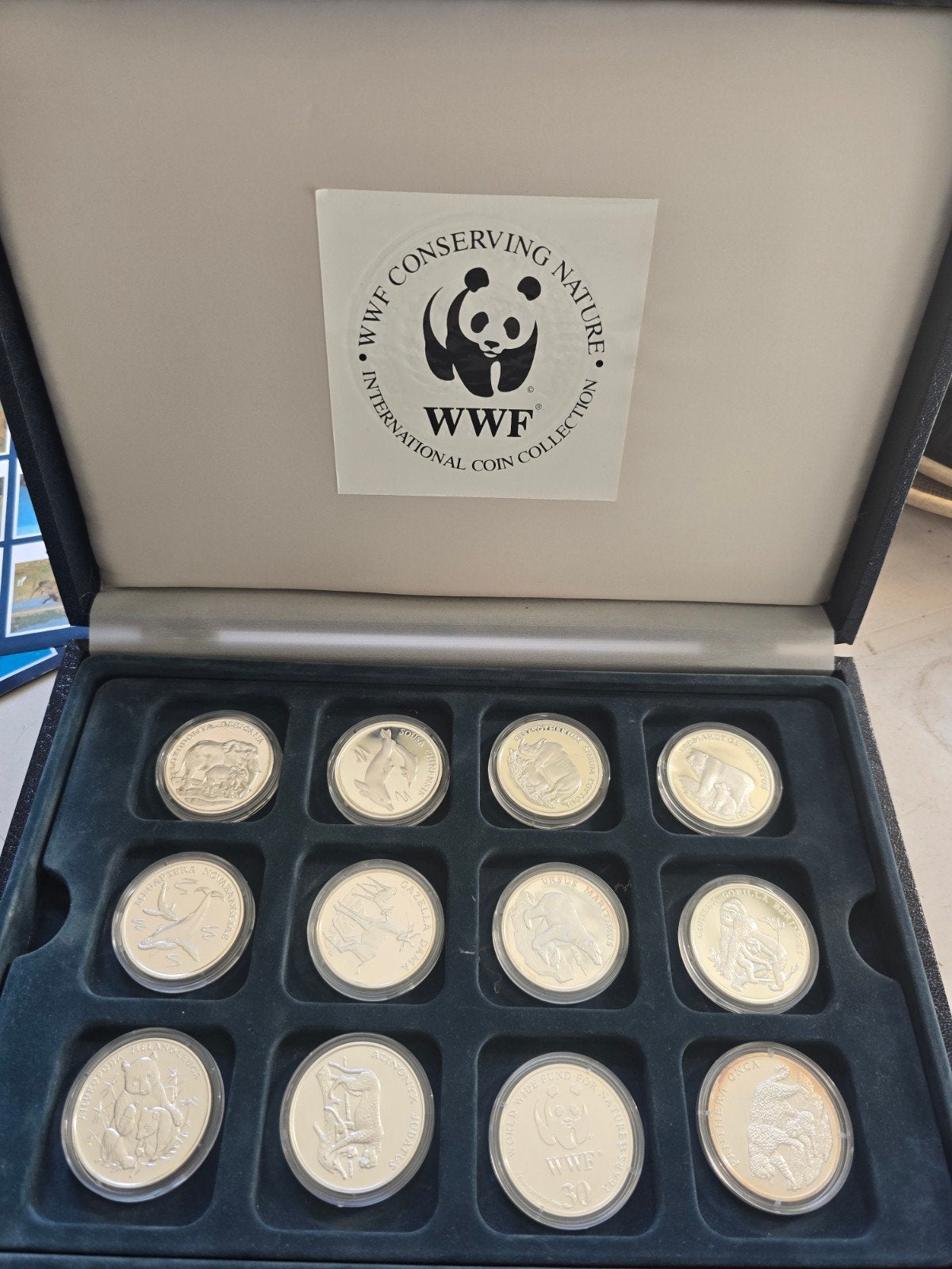 Complete set van 24 zilveren WWF munten met certificaten, Postzegels en Munten, Ophalen of Verzenden, Buitenland, Munten