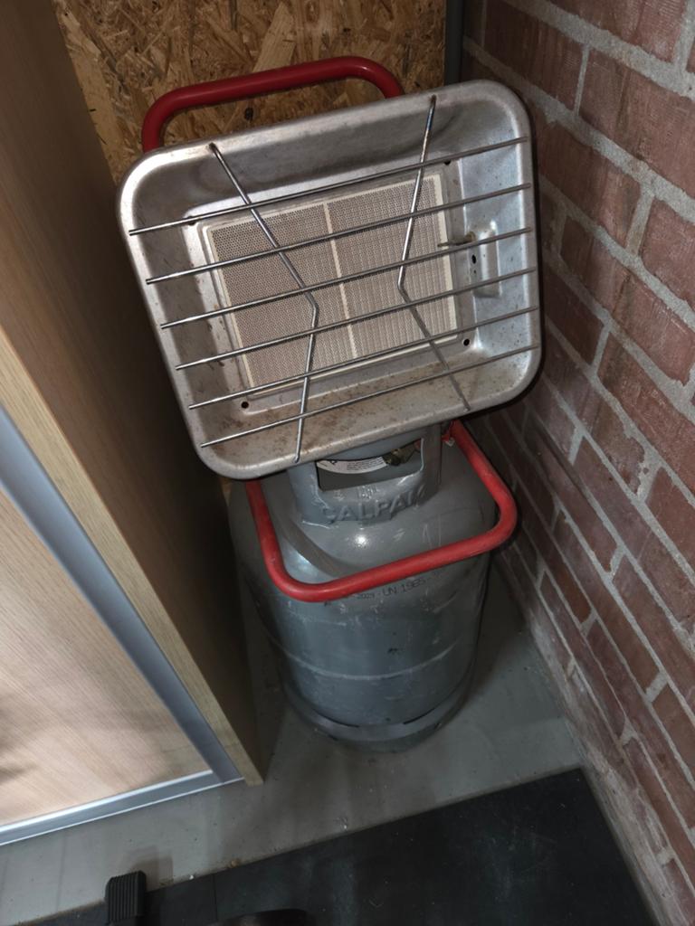 Straalkachel met gasfles., Huis en Inrichting, Kachels, Ophalen, Gas, Overige soorten, Zo goed als nieuw