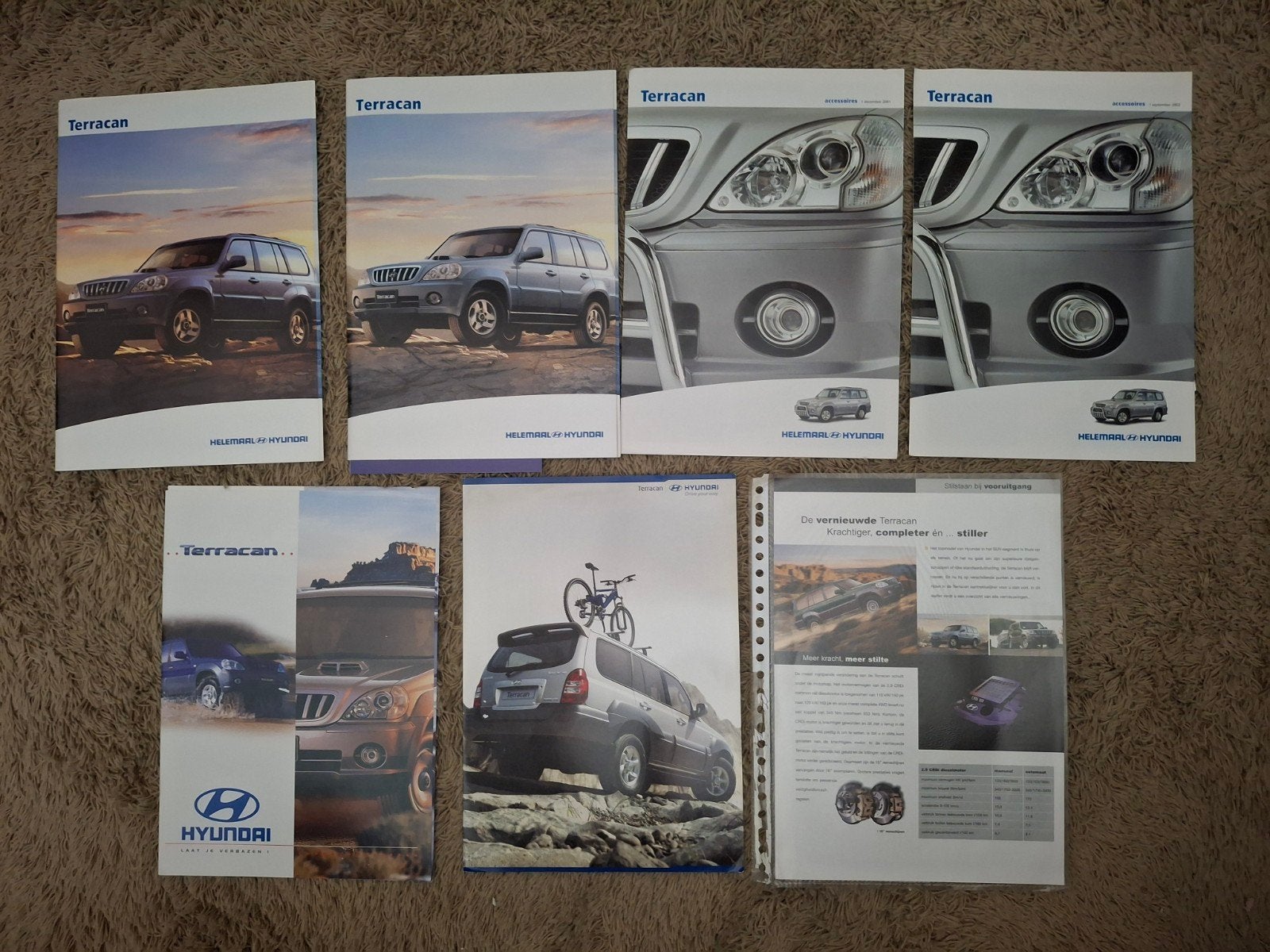 Lot autofolders Hyundai Terracan, Verzenden, Gelezen, Overige merken
