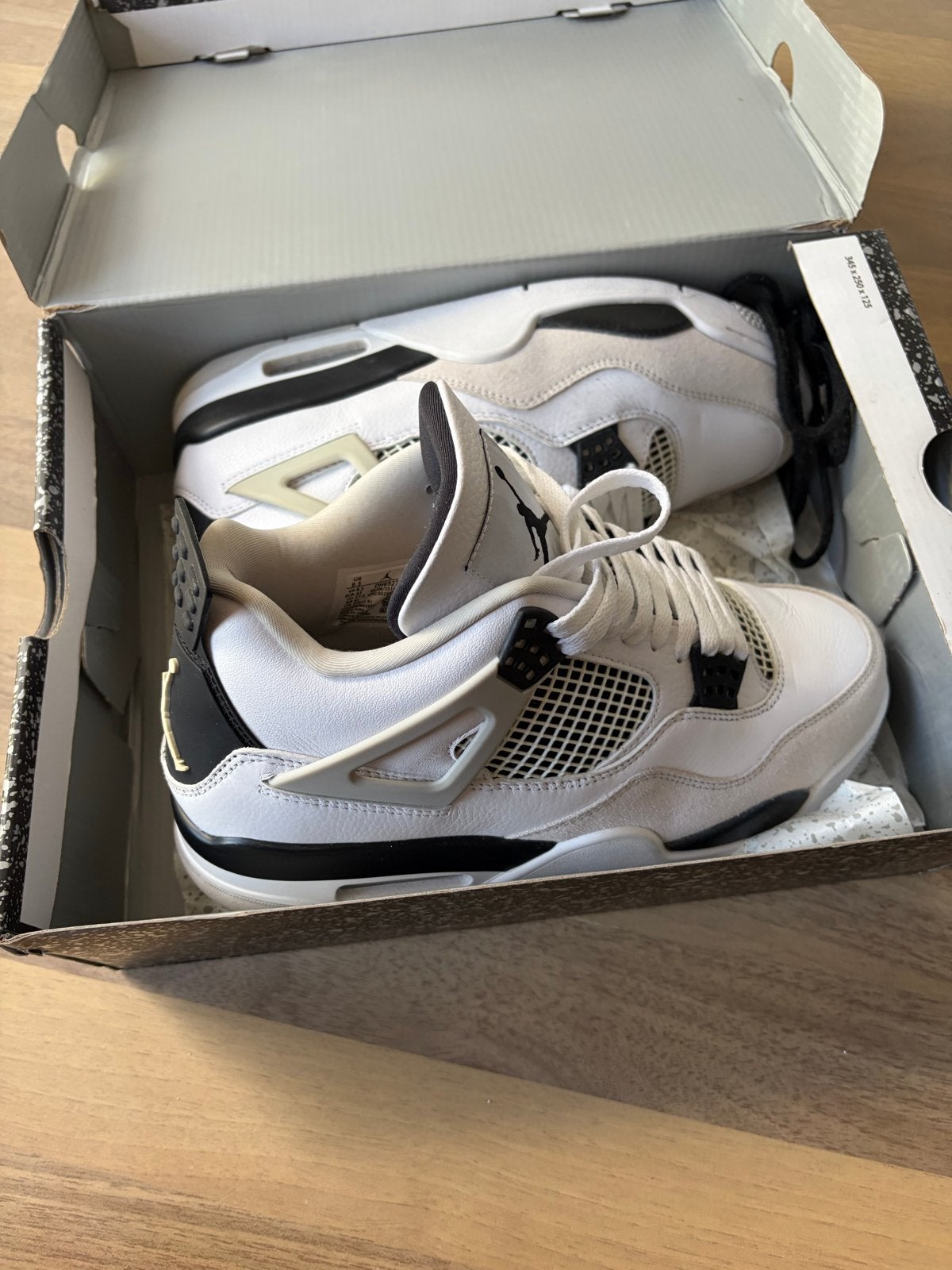 Nieuwe Nike Air Jordan 4 Retro - Wit/Zwart/Neutraal Grijs, Ophalen of Verzenden, Nieuw, Wit, Sneakers of Gympen