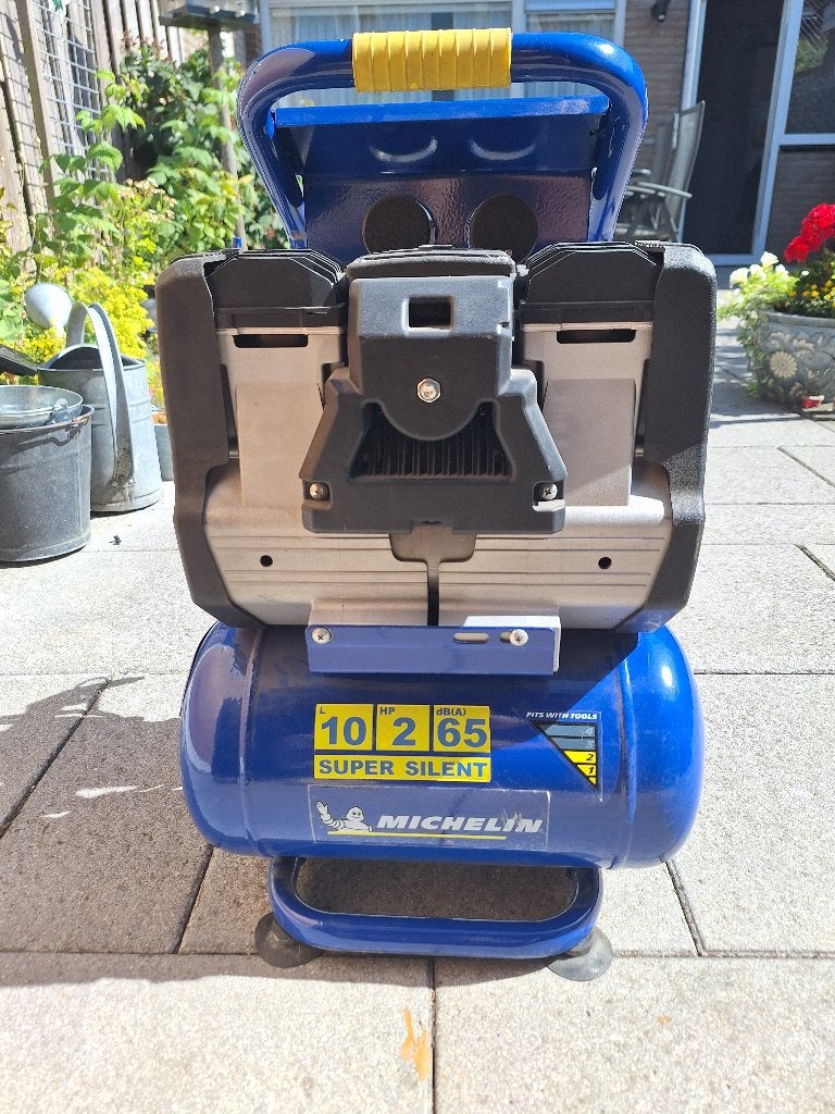 Te koop luchtcompressor, Doe-het-zelf en Verbouw, Compressors, Ophalen, Gebruikt, Minder dan 200 liter/min, Minder dan 25 liter