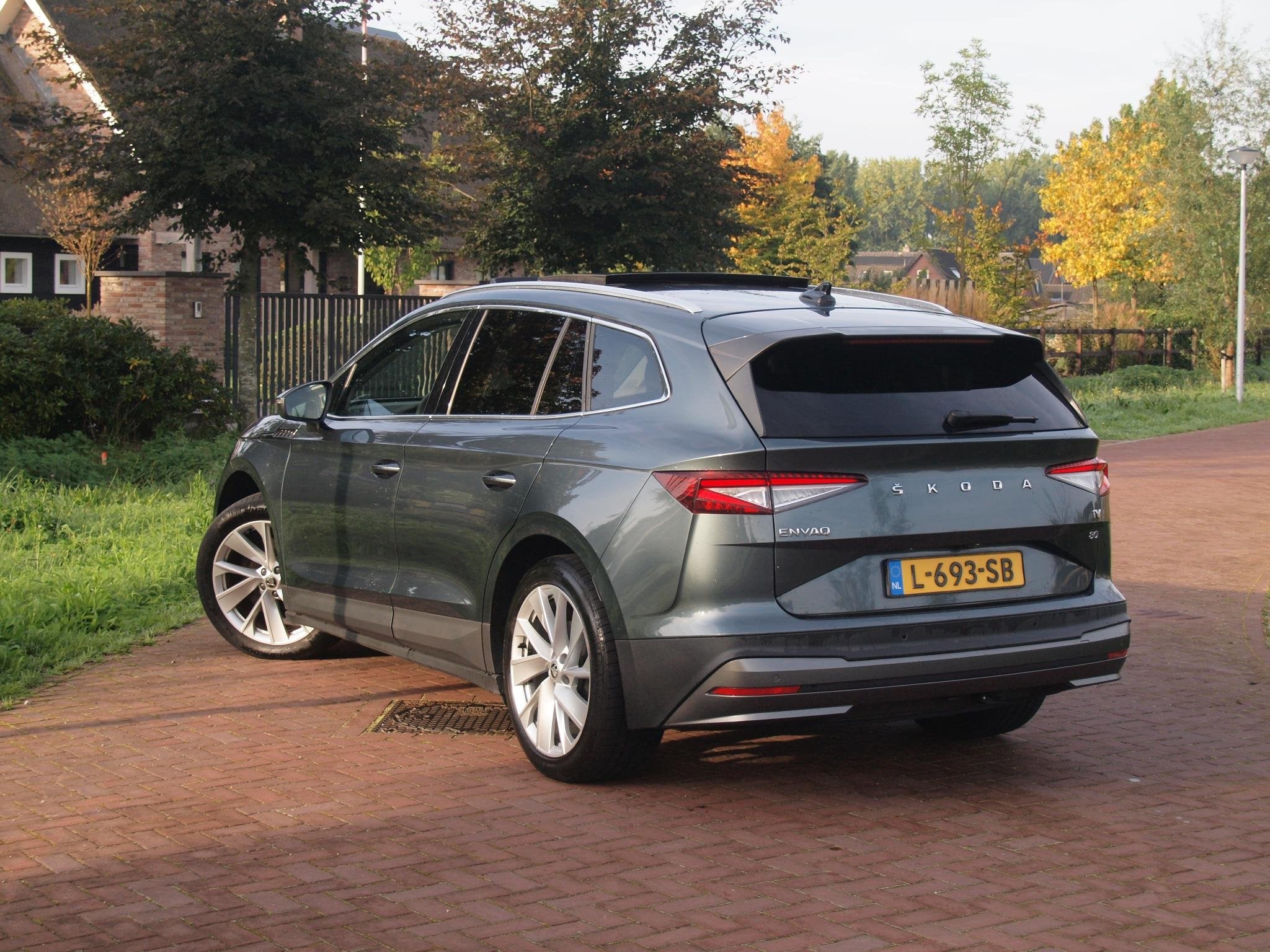 Skoda Enyaq iV 80 | Panoramadak | Trekhaak | Camera | Warmte, Dealer onderhouden, Achterwielaandrijving, Gebruikt, 544 km