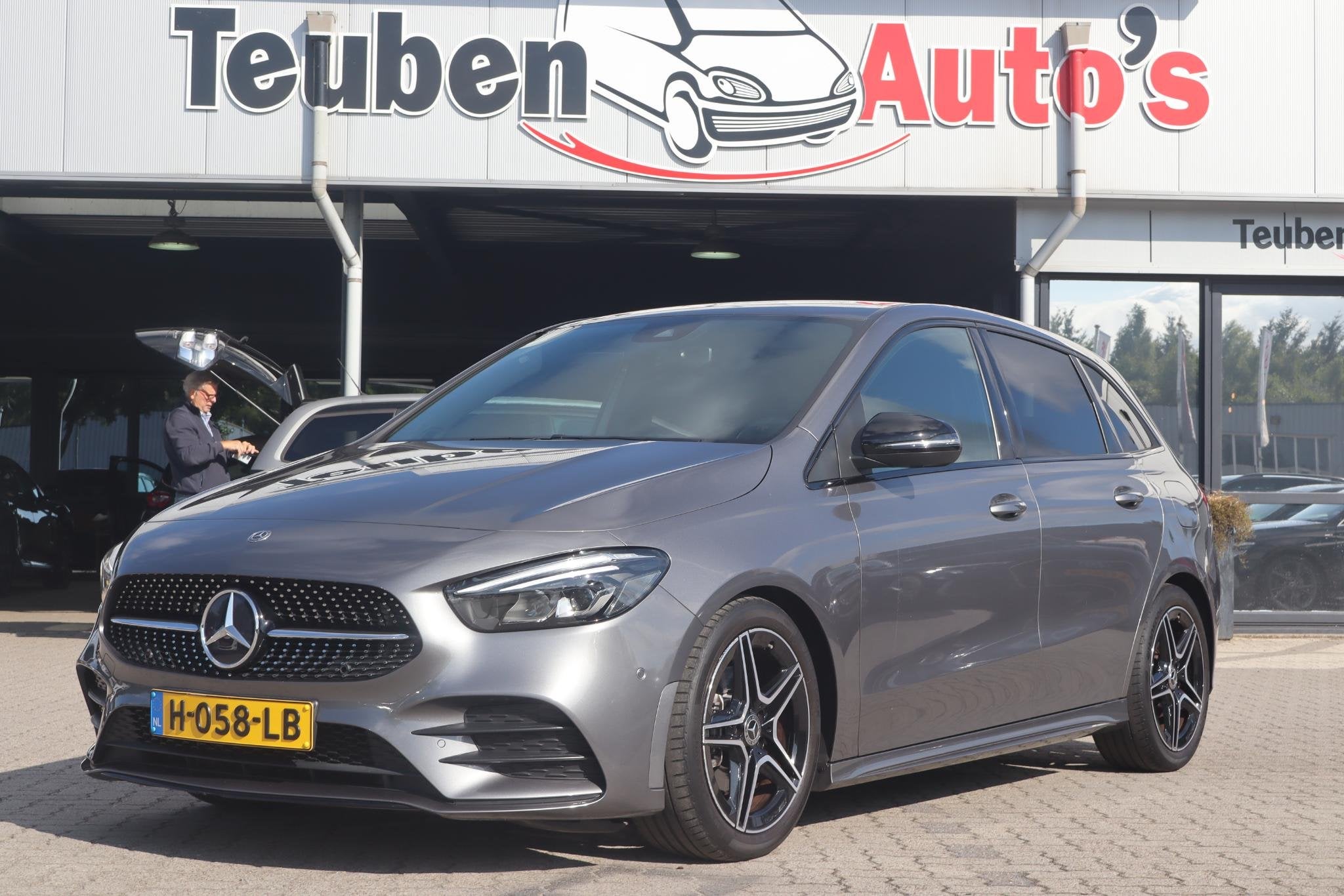 Mercedes-Benz B-klasse 200 Business Solution AMG | NL auto/1, Auto's, Dealer onderhouden, Gebruikt, 4 cilinders, Leder en Stof
