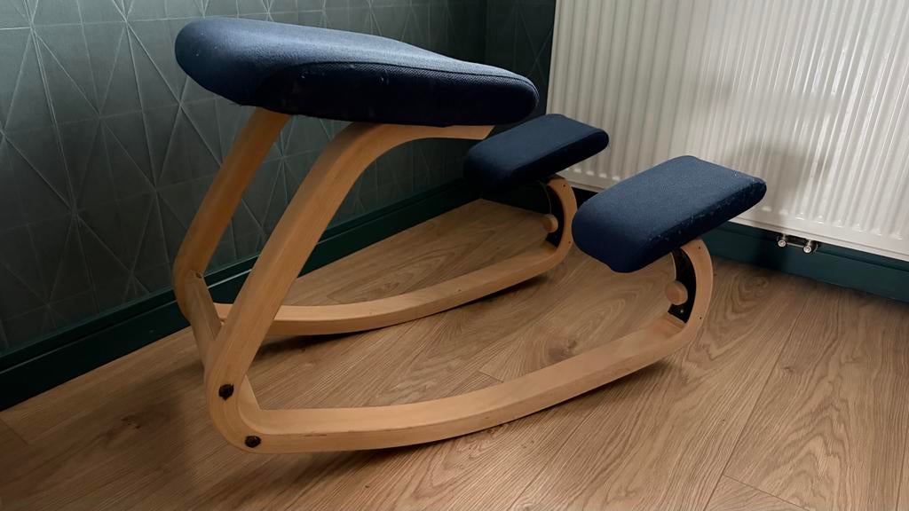 Ergonomische kniestoel - Stokke Varier, Huis en Inrichting, Bureaustoelen, Gebruikt, Blauw, Ophalen