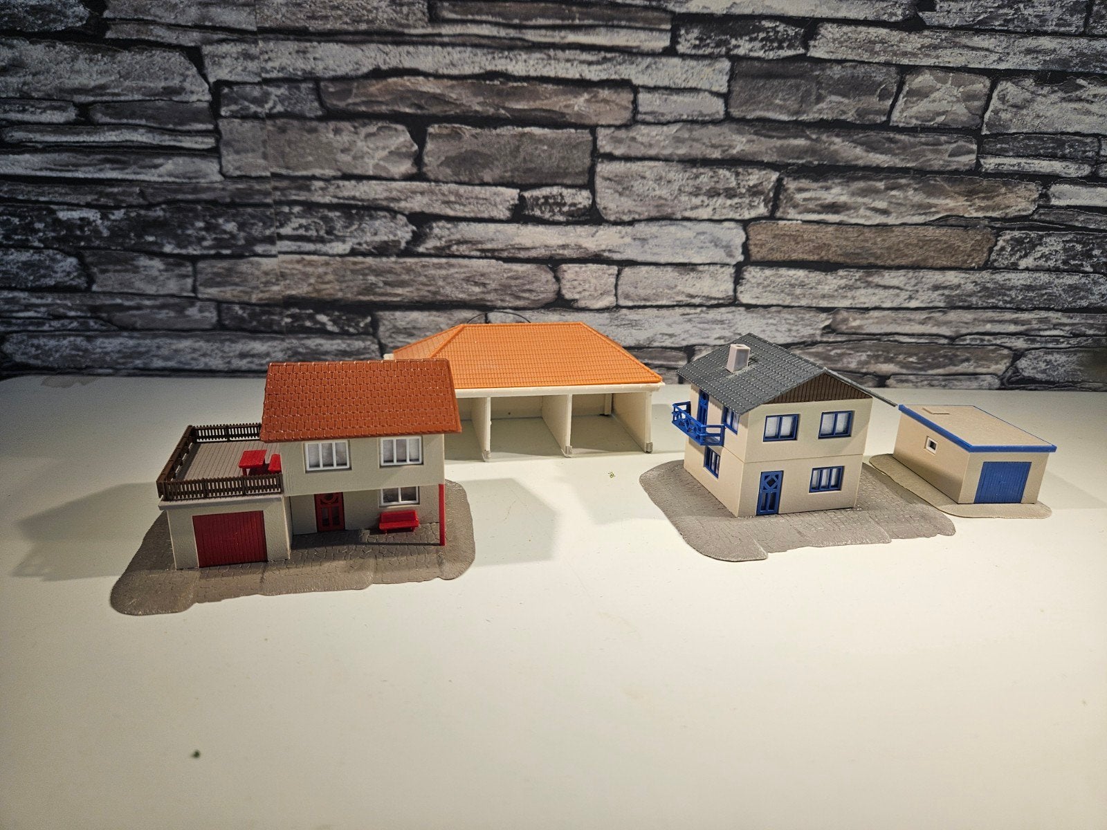 2 bungalows met garages N spoor trein 1:160, Overige merken, Gebruikt, Gelijkstroom of Wisselstroom, Brug, Tunnel of Gebouw