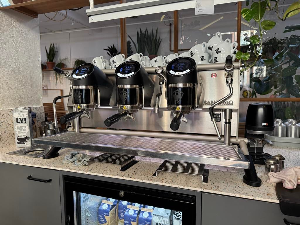 Sanremo Cafe Racer 3 Groeps Espresso Machine, Witgoed en Apparatuur, Koffiezetapparaten, Gebruikt, Koffiebonen, Espresso apparaat