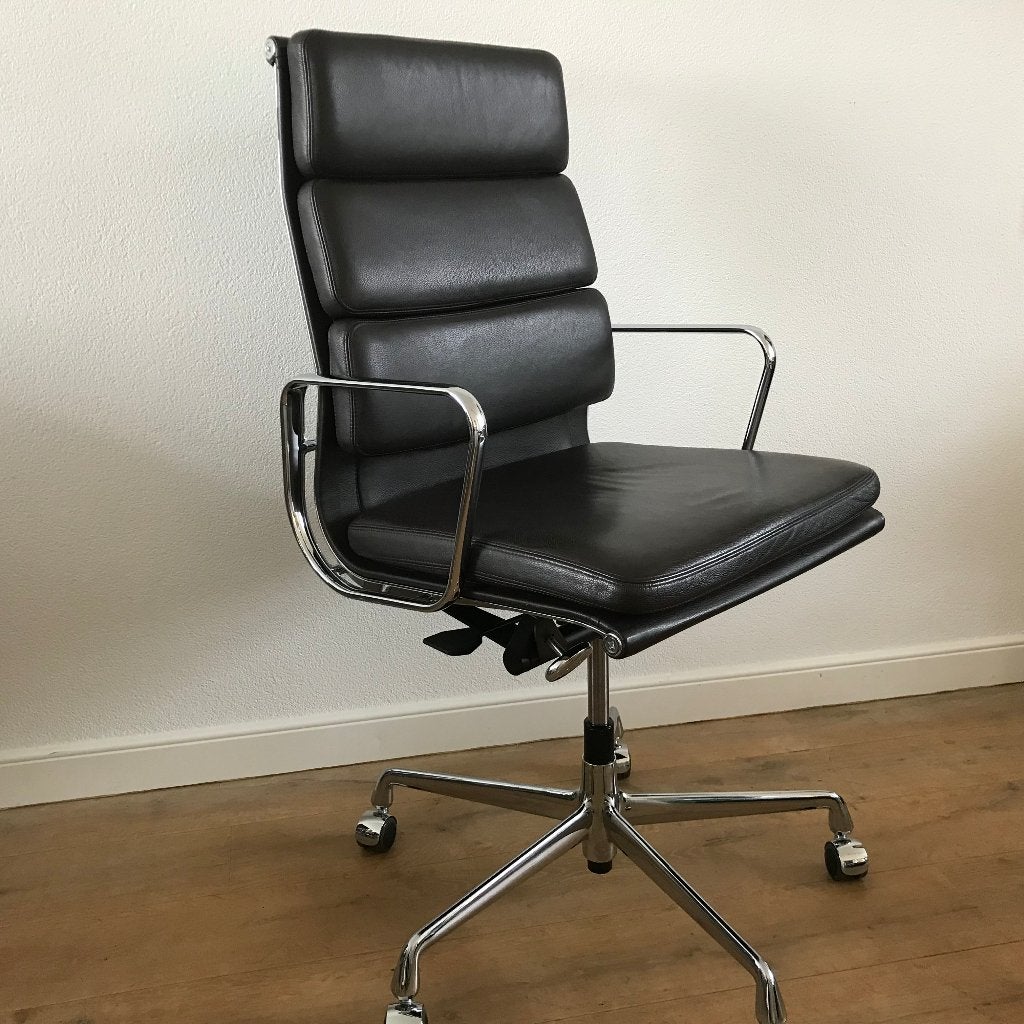 ZGAN Vitra Eames softpad Aluminium chair EA 219 chroom leer, Zwart, Ophalen of Verzenden, Zo goed als nieuw, Nvt