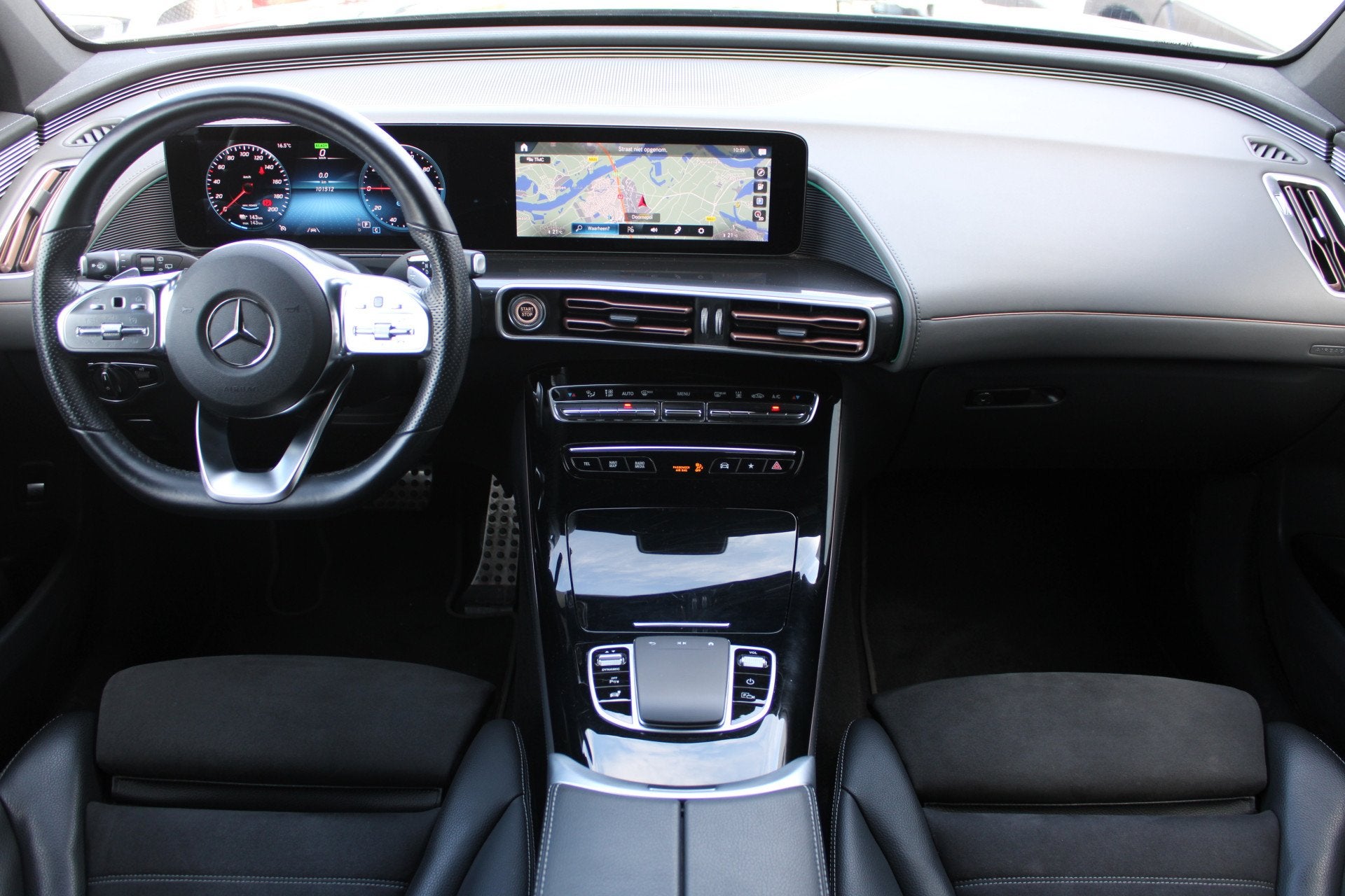 Mercedes-Benz EQC 400 4MATIC 80kWh (SOH 96,75%) AMG LINE KEY, Zwart, 2395 kg, Zwart, Vierwielaandrijving
