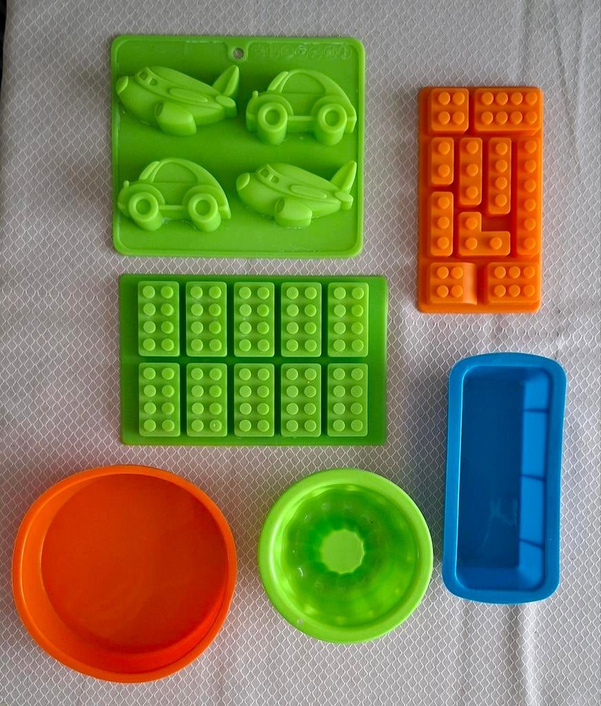Diverse siliconen bakvormen: Lego, tulband, voertuigen, Ophalen of Verzenden, Meerkleurig, Rubber/elastomeren, Overige typen