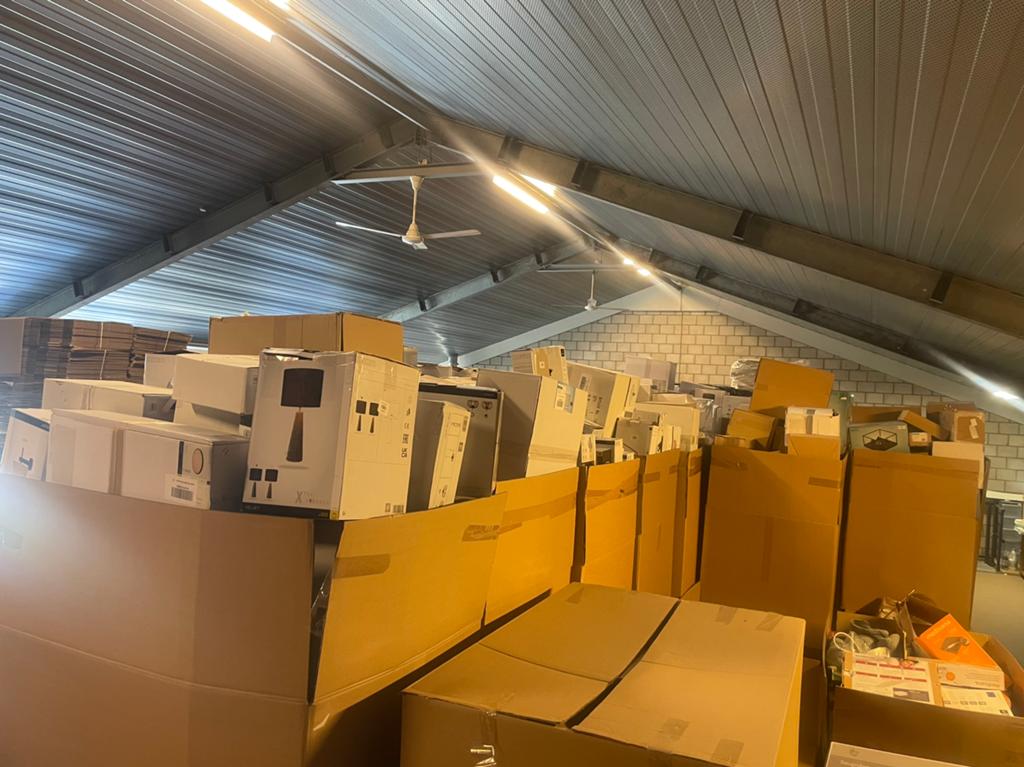 Grote partij (100+ pallets) lampen retouren van BOL, Zakelijke goederen, Partijgoederen en Retail | Partijgoederen, Ophalen, Huis en Inrichting