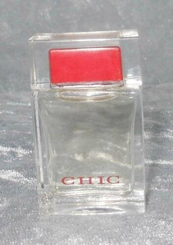 Volle parfum mini - Carolina herrera Chic, Ophalen of Verzenden, Zo goed als nieuw, Miniatuur, Gevuld