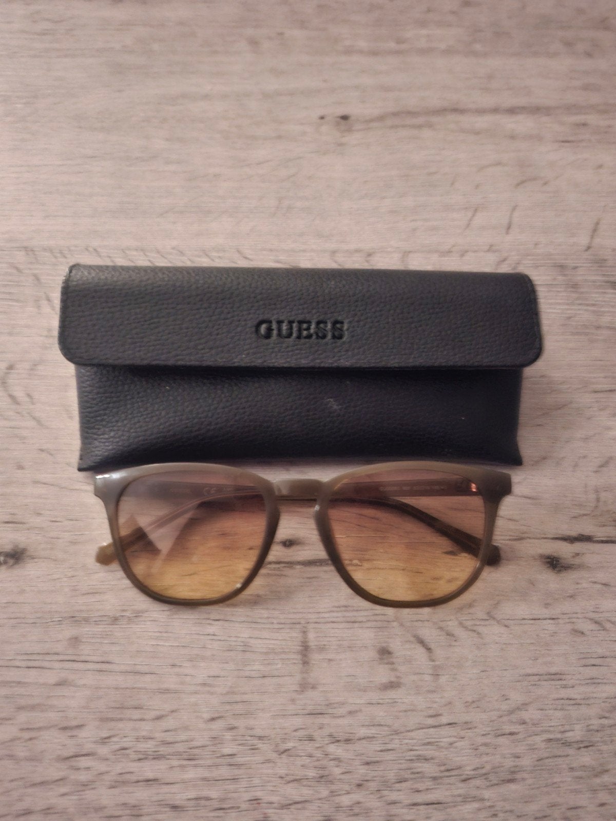 Guess zonnebril - Zo goed als nieuw, Ophalen