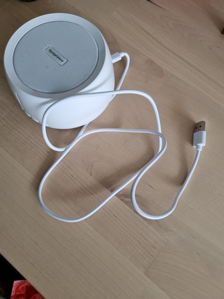 Gadgetplace white noise machine met 30 geluiden, Ophalen of Verzenden, Zo goed als nieuw