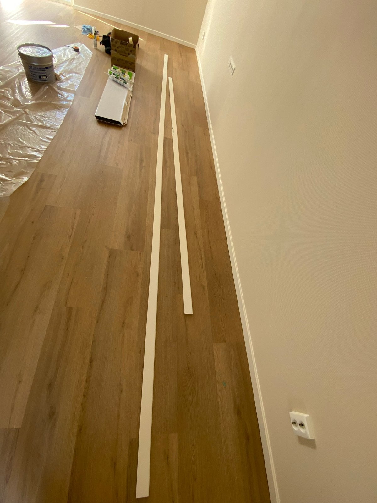 Gratis: Hoge hardhout vloerplinten wit (RAL9001) 12x55mm, Ophalen, Overige materialen, Gebruikt, 250 cm of meer