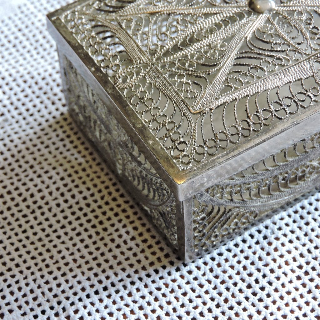 Mooi opengewerkt filigrain doosje trinkit box, Ophalen of Verzenden