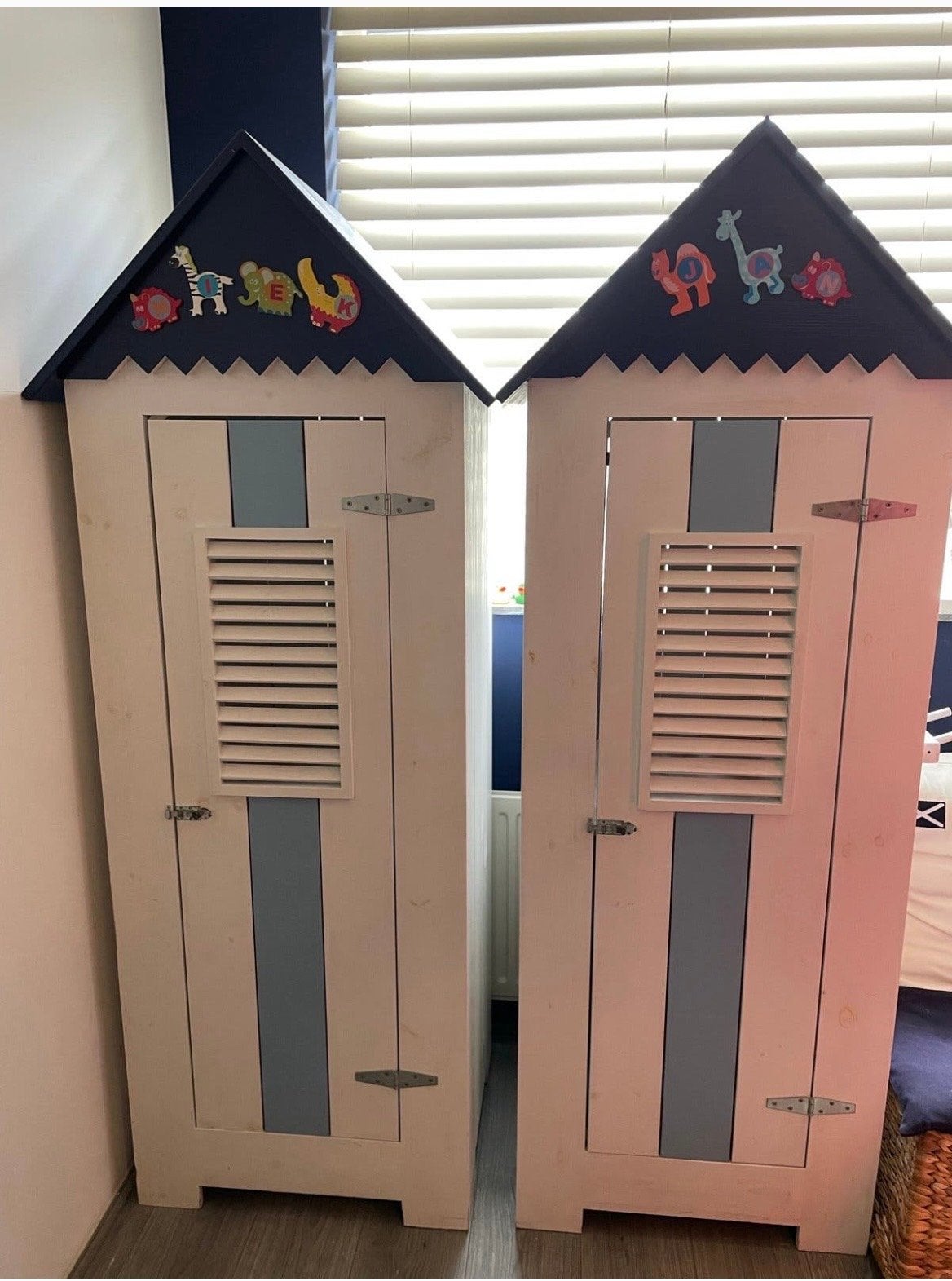 Twee massief houten babykamer kasten strandhuisje model, Ophalen, Gebruikt, 50 tot 70 cm, 105 cm of meer