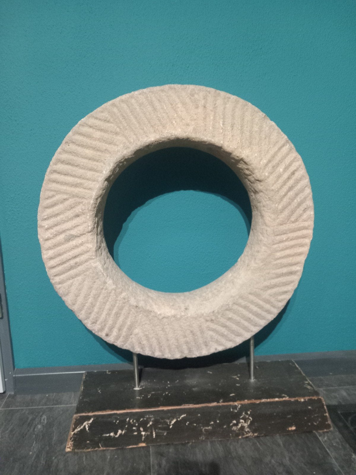 Antieke molensteen., Huis en Inrichting, Woonaccessoires | Kransen, Ophalen