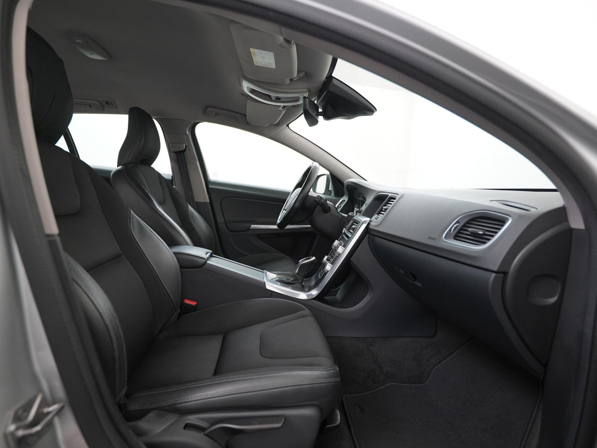Volvo V60 1.5 T2 Kinetic | Trekhaak | Standkachel | Stoelver, Auto's, Volvo, 12 maanden, Stof, 4 cilinders, 122 pk