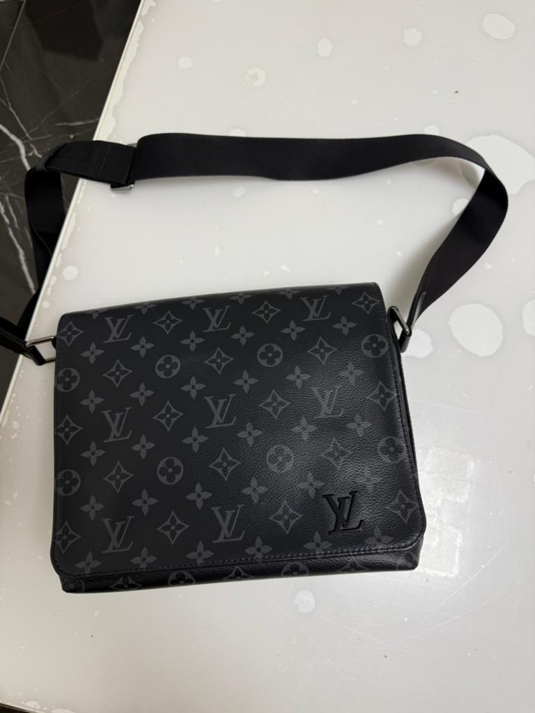 100% orgineel Louis Vuitton Tas (District PM), Zwart, Ophalen of Verzenden, Zo goed als nieuw, Leer
