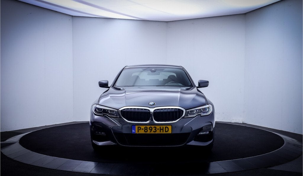 BMW 3-serie 318iA M-SPORT Edition FULL LED | CARPLAY | NAVI, Auto's, BMW, 1998 cc, Achterwielaandrijving, Gebruikt, 1465 kg