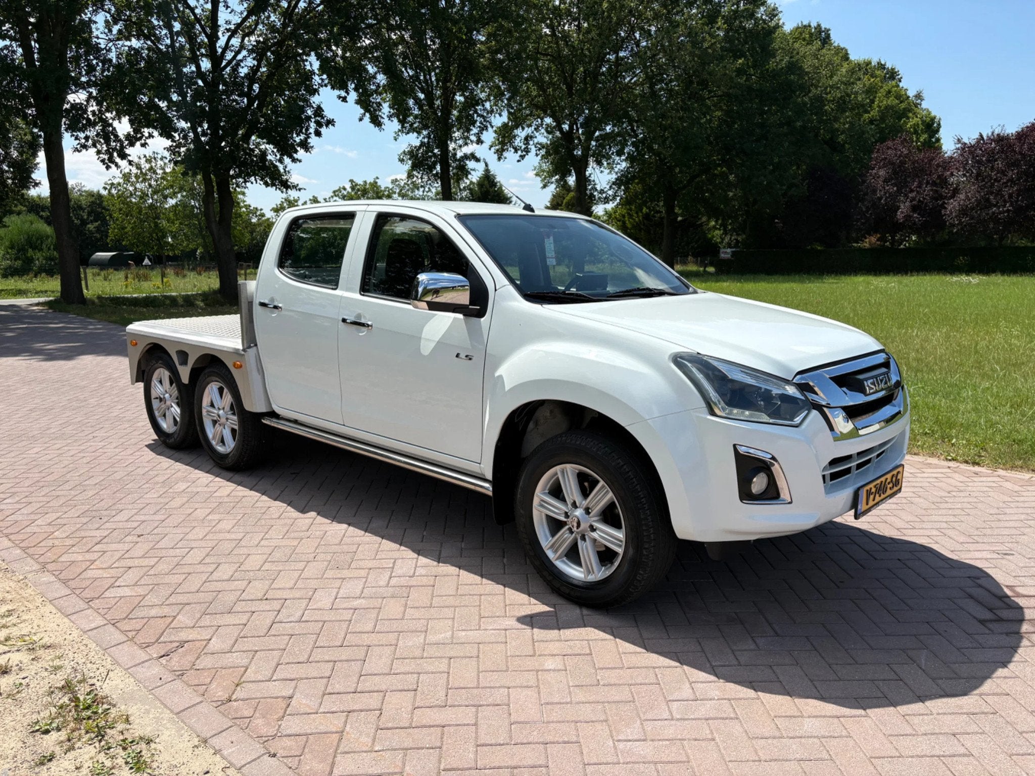Isuzu D-max 1.9 4X4 AUTOMAAT CLIXTAR (bj 2018), Auto's, Gebruikt, Euro 6, 4 cilinders, 1858 kg
