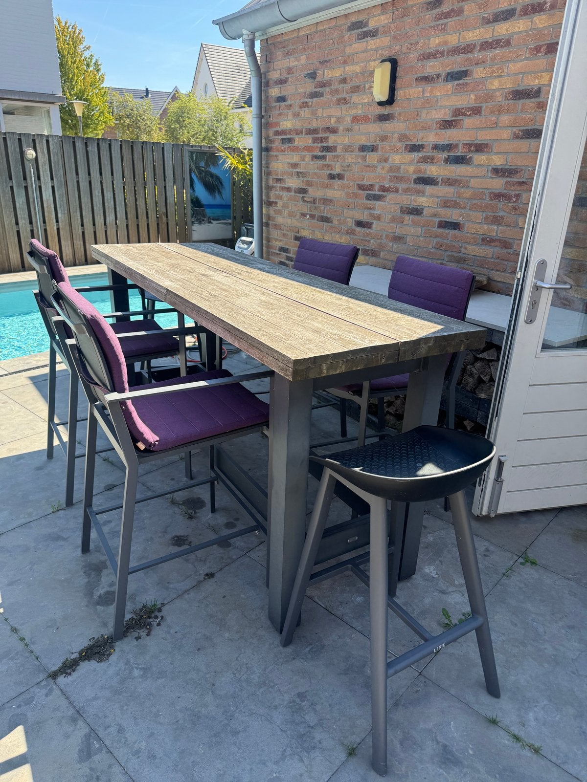 Life outdoor living Hoge bartafel met 4 stoelen, Huis en Inrichting, Barkrukken, Met voetsteun, Ophalen of Verzenden, Zo goed als nieuw