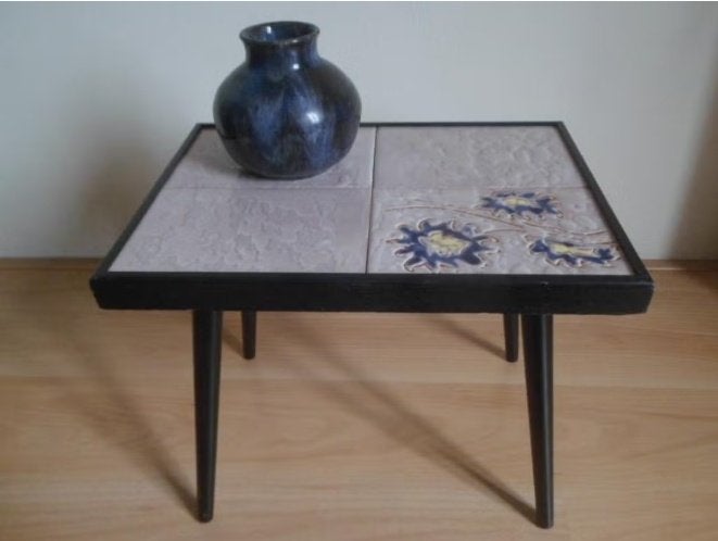 Vintage TAFELTJE met tegels bijzettafel plantentafel tafel, Antiek en Kunst, Antiek | Meubels | Tafels, Ophalen of Verzenden