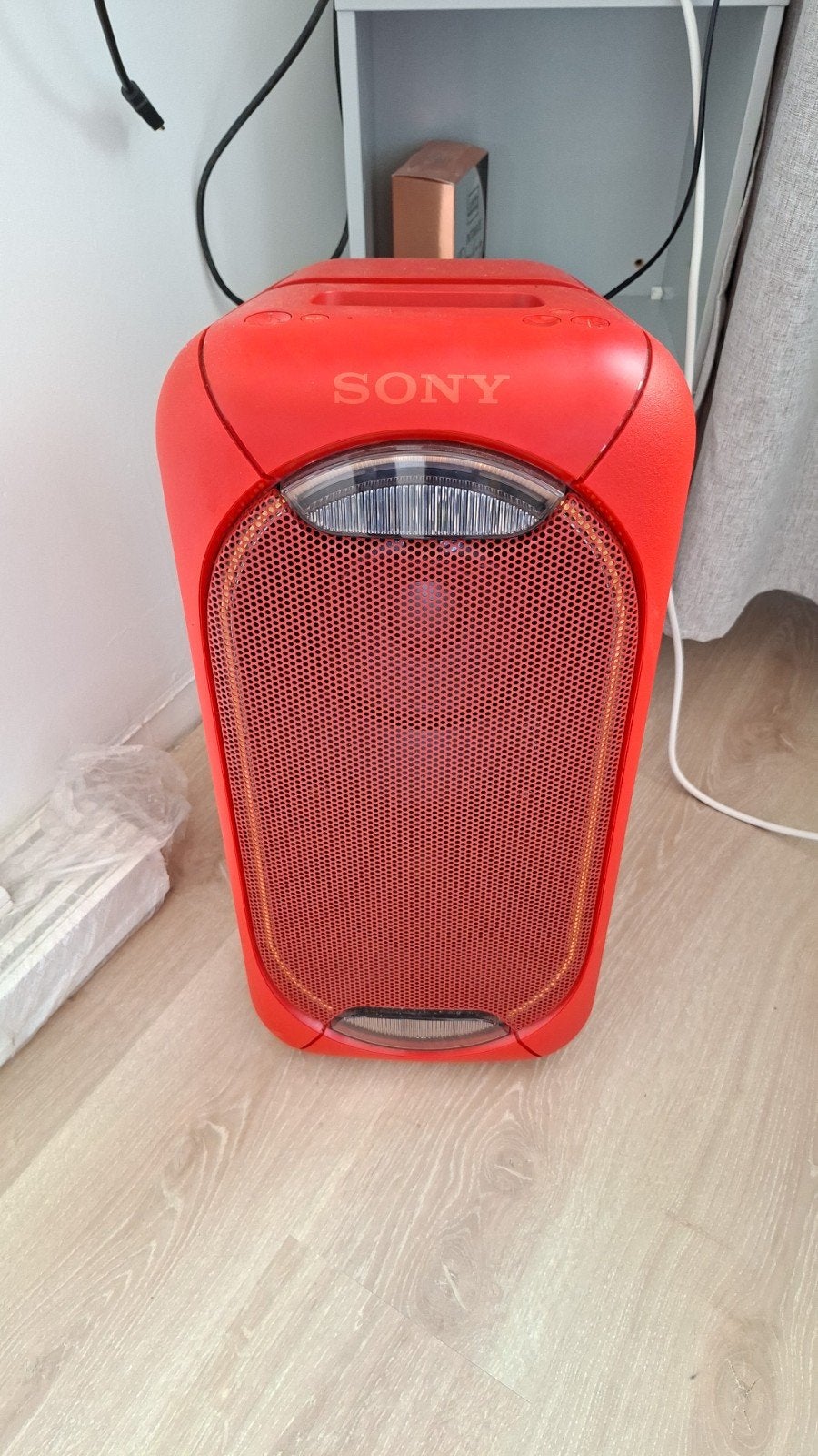 Foto 3 van Sony Party Speaker Rood - Krachtig Geluid en Lichteffecten