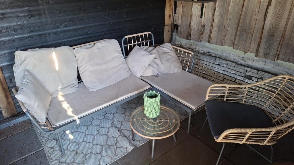 Klein bankje, Tuin en Terras, Ophalen of Verzenden, Overige materialen, 2 zitplaatsen
