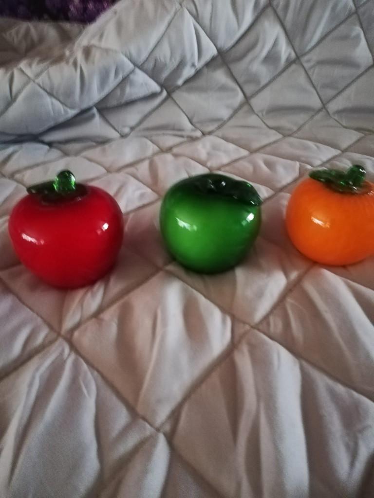 Glazen appel rood geel groen, Ophalen