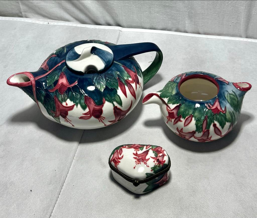 Benaya "Fuchsia" Keramiek Collectie: Theepot, Melkkan, Juwel, Ophalen of Verzenden, Gebruikt, Keramiek, Overige typen