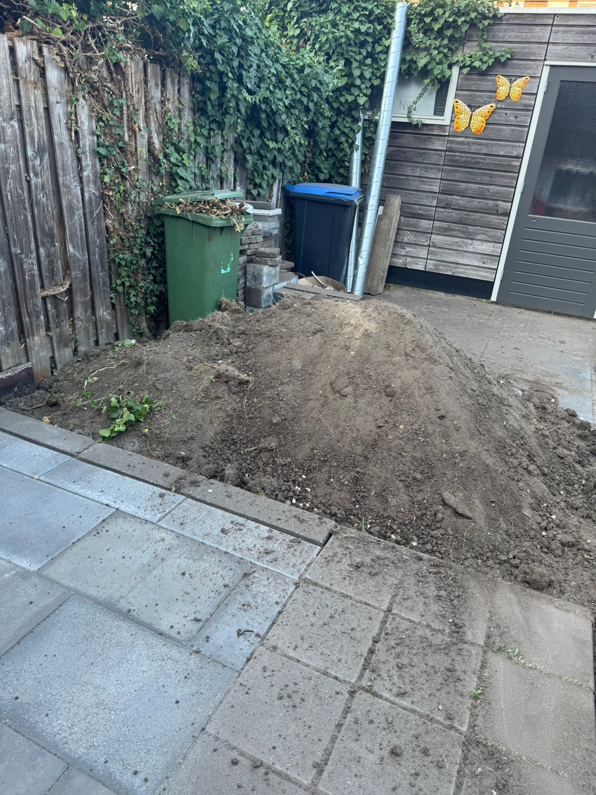Gezocht: iemand die tuinaarde kan afvoeren, Tuin en Terras, Zand, Ophalen, Zo goed als nieuw, Overige typen